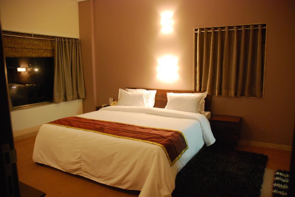 Hotel Ambience Excellency, Wakad, Pune Pimpri-Chinchwad Quarto foto